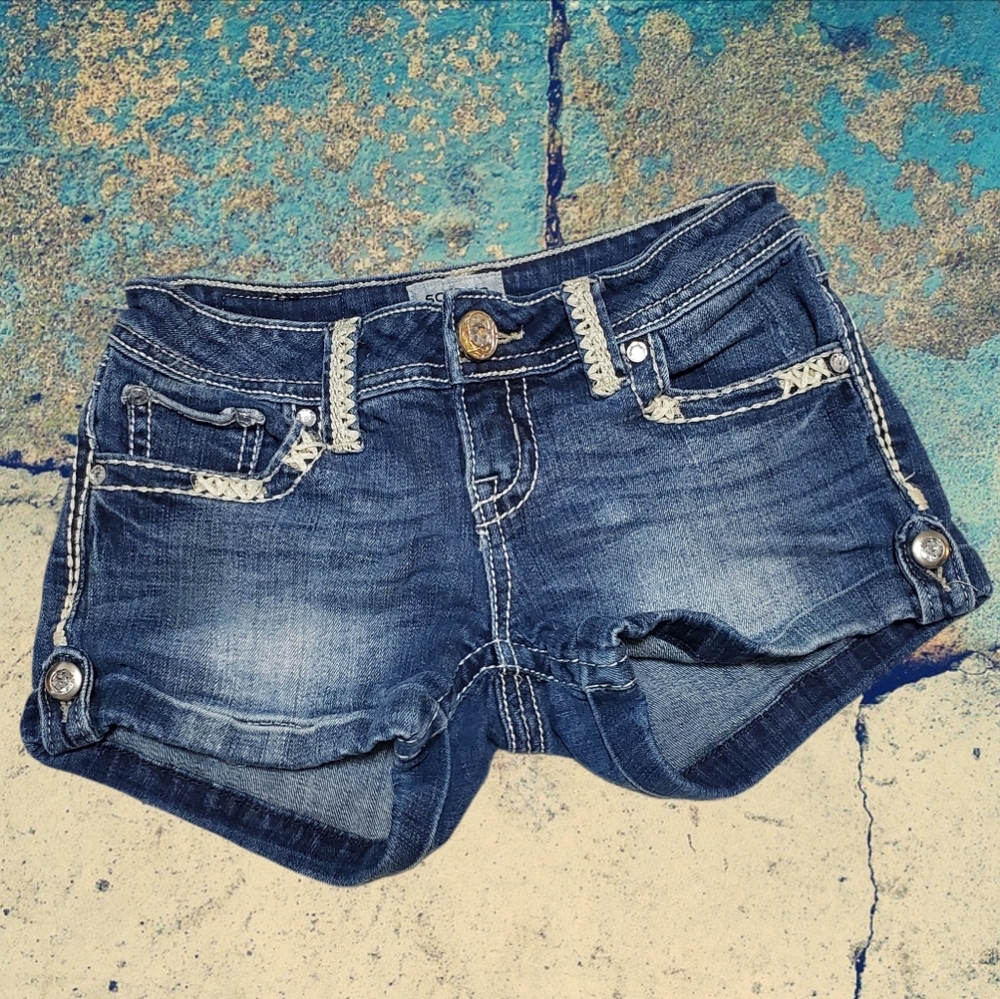Daytrip Scorpio jean shorts embellished size 25